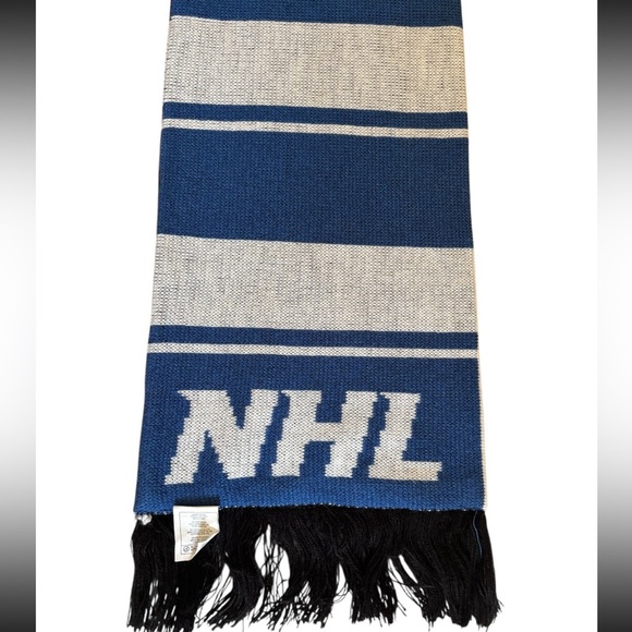 Reebok / NHL Blue and White Winter Classic 100% Acrylic Knit Scarf - Picture 6 of 9